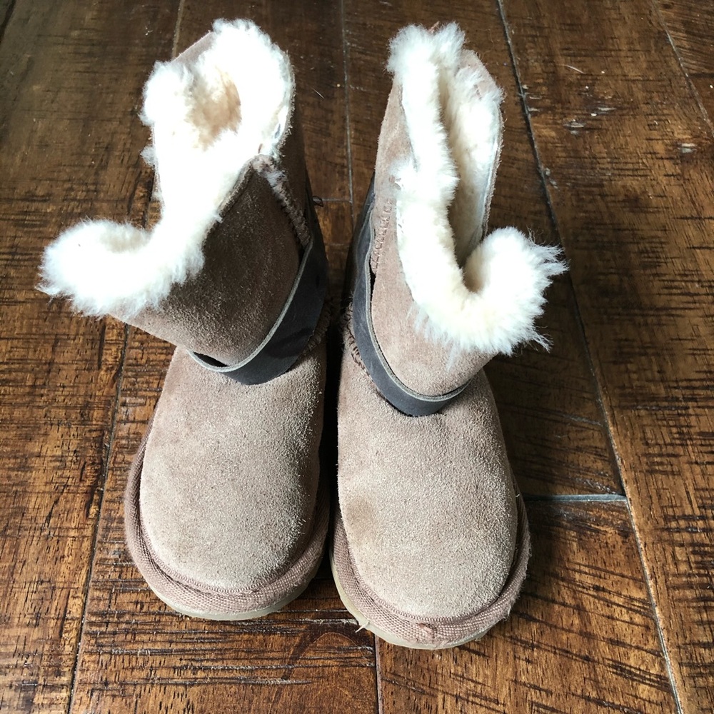 Emu little girl size 8